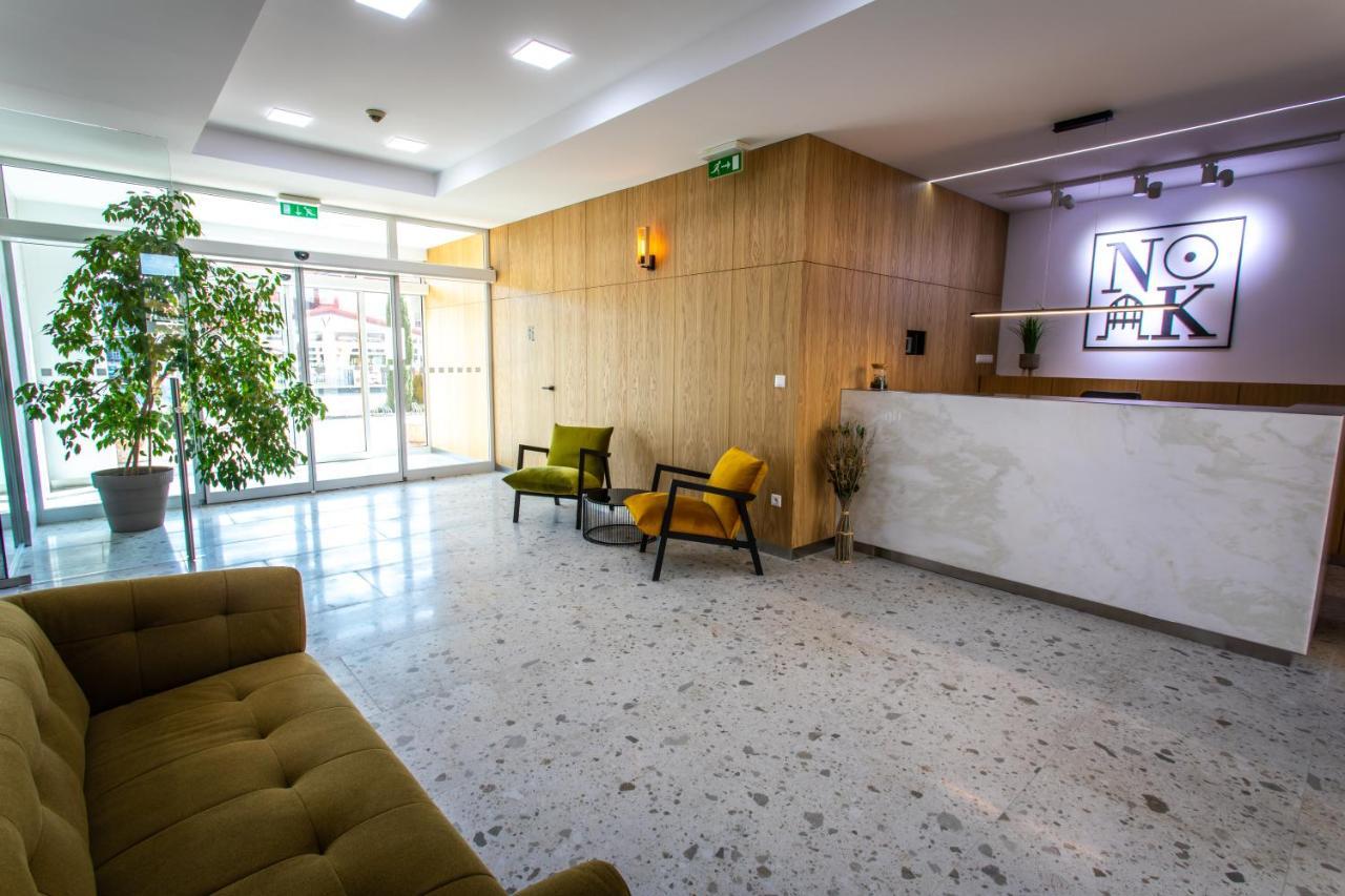 Hotel Novy Kastiel - Self Check-In Topoľčany エクステリア 写真
