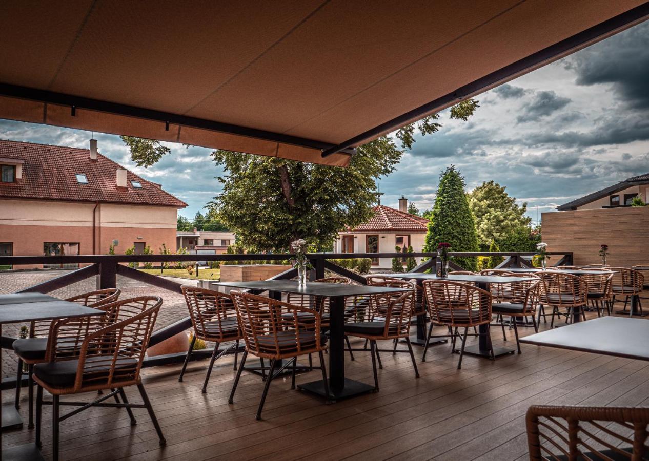Hotel Novy Kastiel - Self Check-In Topoľčany エクステリア 写真