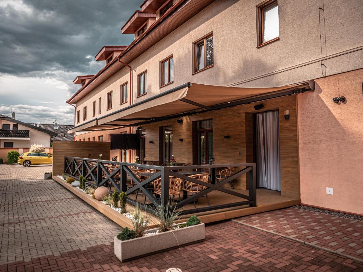 Hotel Novy Kastiel - Self Check-In Topoľčany エクステリア 写真
