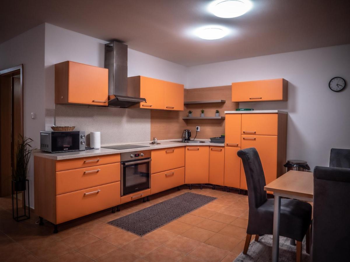 Hotel Novy Kastiel - Self Check-In Topoľčany エクステリア 写真