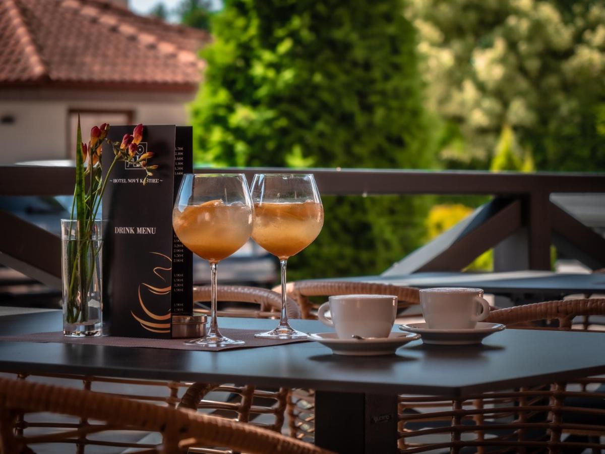Hotel Novy Kastiel - Self Check-In Topoľčany エクステリア 写真